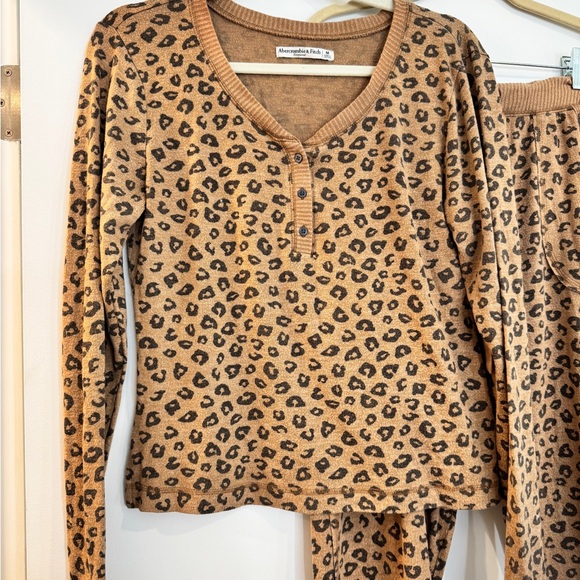 Abercrombie & Fitch Tan Leopard Print Pajama Set - Picture 2 of 6